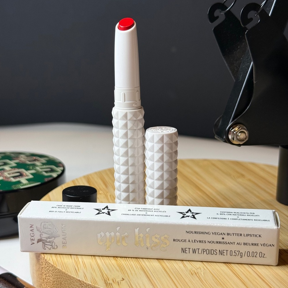 KAT VON D • VEGAN BEAUTY • EPIC KISS • LIPSTICK • ROLE BREAKER 190 • New in Box - Picture 1 of 4